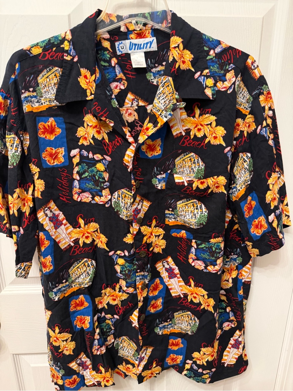 Men's Black Hawaiian Floral Short-Sleeve Shirt by Utility Size L